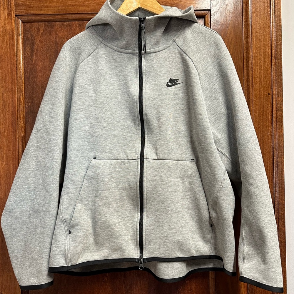 Men’s Nike Tech Fleece Hoodie. Size XL